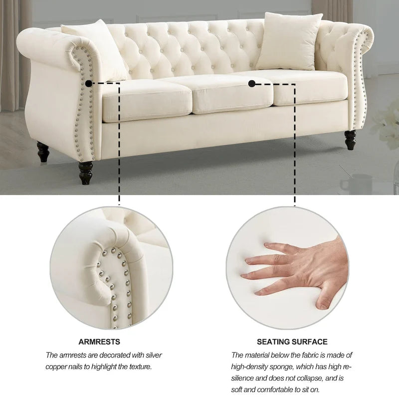 Beżowa aksamitna sofa Chesterfield 3-osobowa z ćwiekami i 2 poduszkami