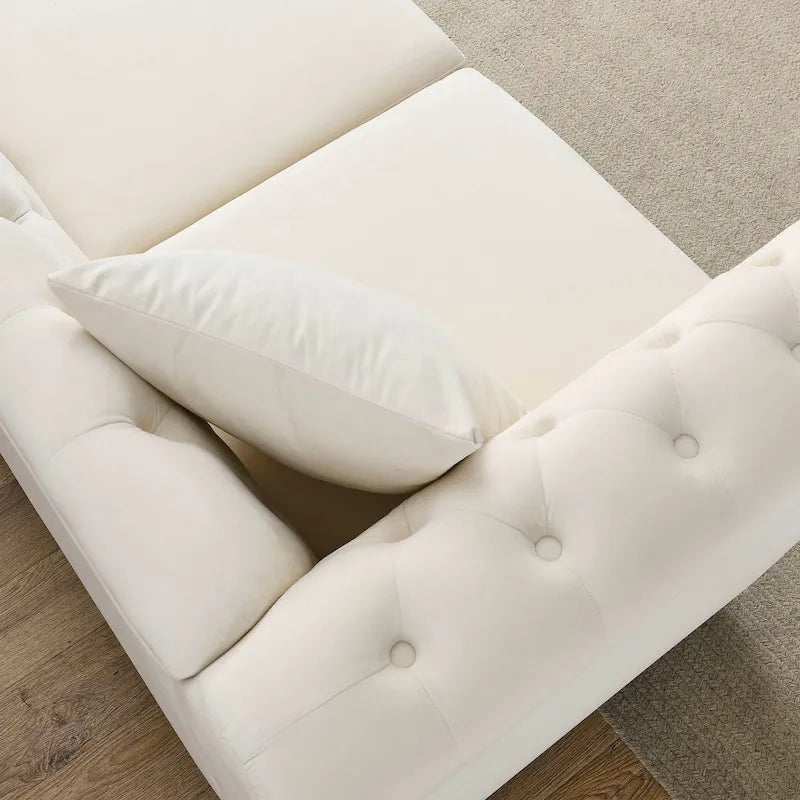 Beżowa aksamitna sofa Chesterfield 3-osobowa z ćwiekami i 2 poduszkami