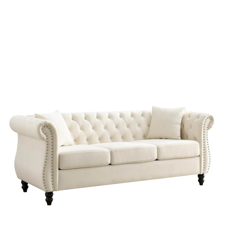 Beżowa aksamitna sofa Chesterfield 3-osobowa z ćwiekami i 2 poduszkami