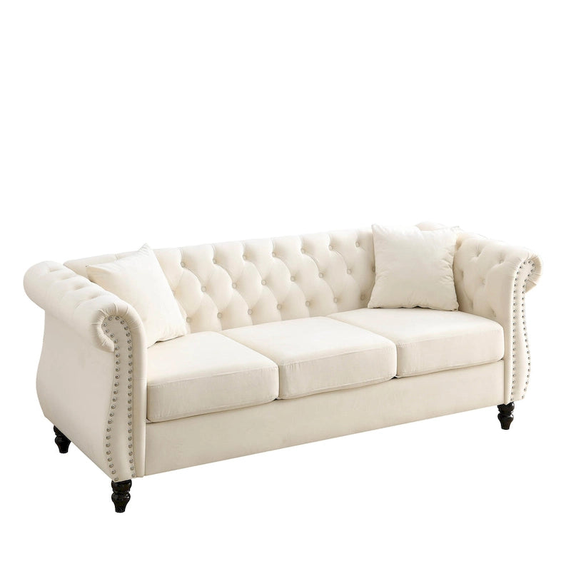 Beżowa aksamitna sofa Chesterfield 3-osobowa z ćwiekami i 2 poduszkami