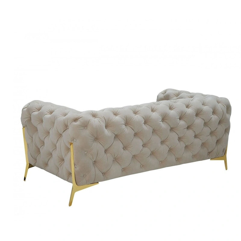 74-calowa beżowa aksamitna sofa dwuosobowa Chesterfield na złotych stalowych nóżkach