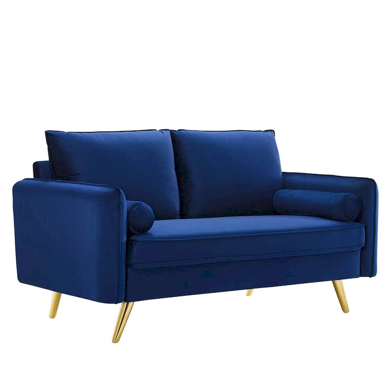 Dwustronna welurowa sofa dwuosobowa ze złotymi nóżkami i poduszkami