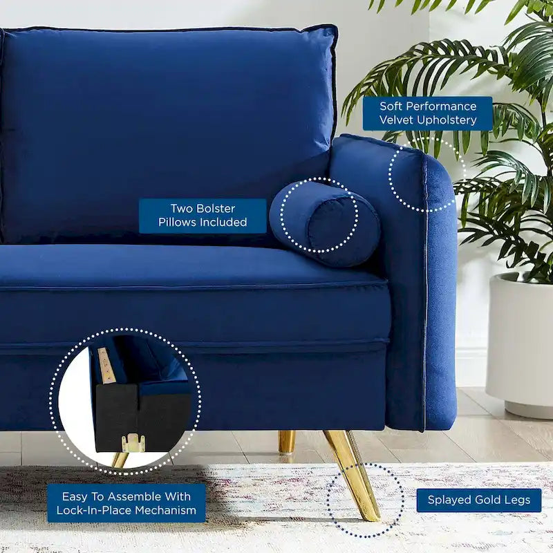 Dwustronna welurowa sofa dwuosobowa ze złotymi nóżkami i poduszkami