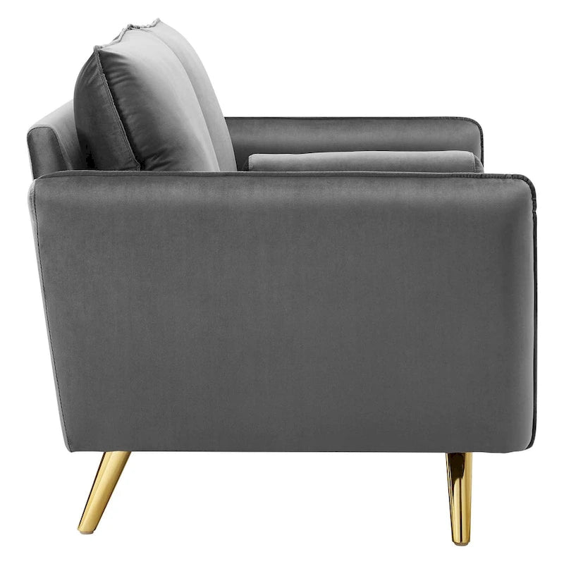 Dwustronna welurowa sofa dwuosobowa ze złotymi nóżkami i poduszkami