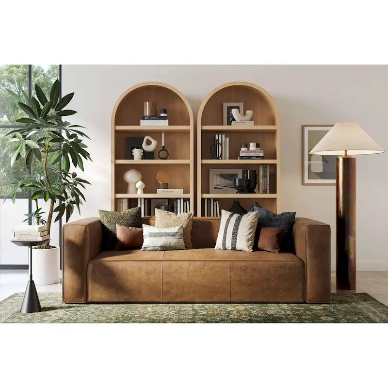 Nowoczesna sofa ze skóry i innych materiałów w kolorze brązowym, niskoprofilowa, z głębokim siedziskiem, szerokość 228,1 cm